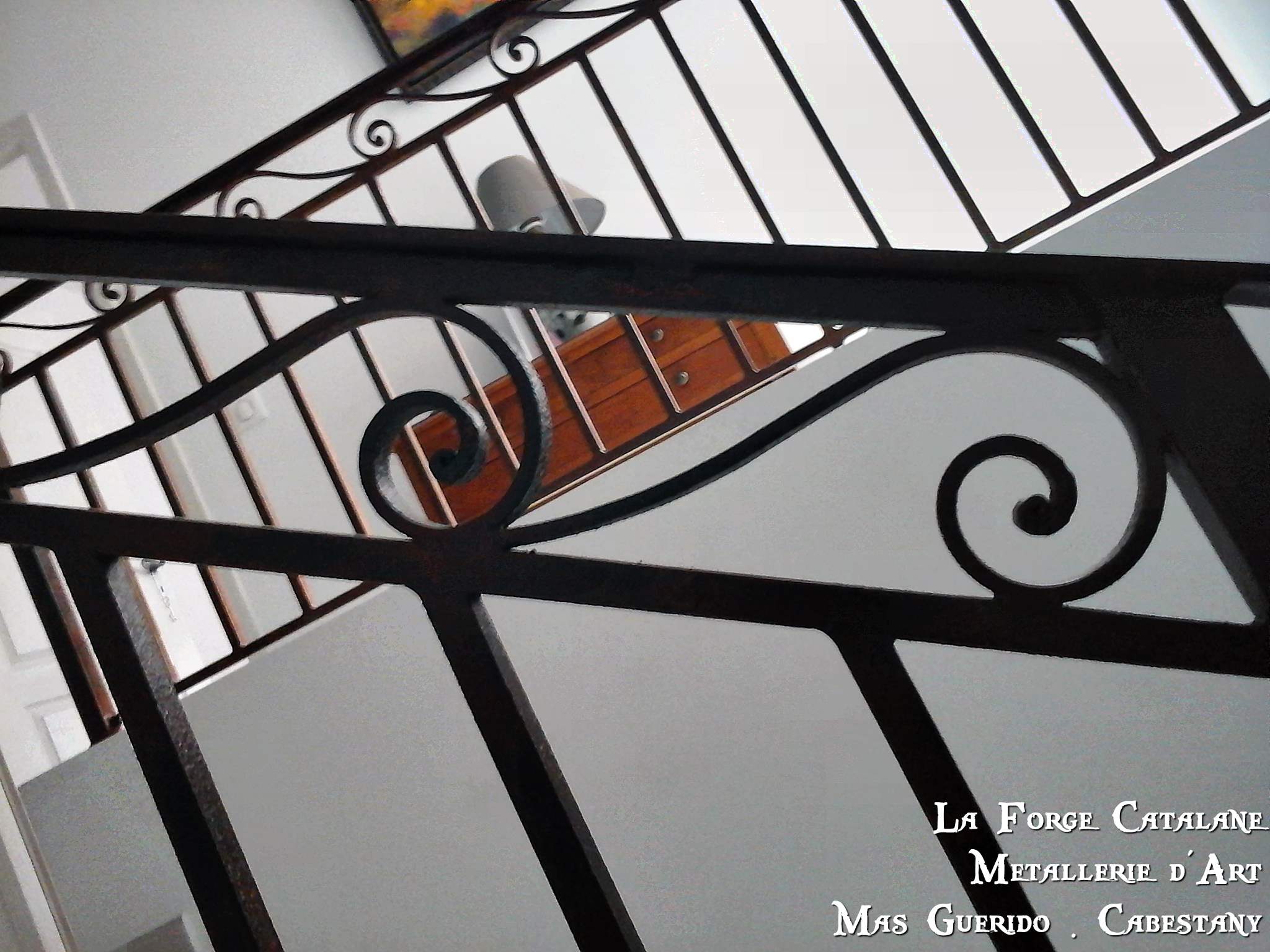 Rampant frise volutes vagues barreaudage droit forge catalane 2.jpg